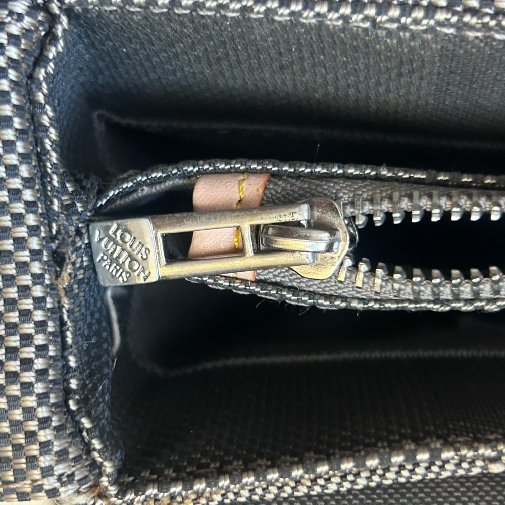 Louis Vuitton Damier Geant Citadin Canvas Messenger Bag - Picture 15 of 15